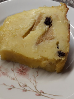 Una foto de Budín de pan con manzana y pasas