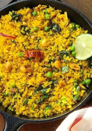 બટાકા પૌઆ (Bataka Poha Recipe In Gujarati) રેસીપી મુખ્ય ફોટો