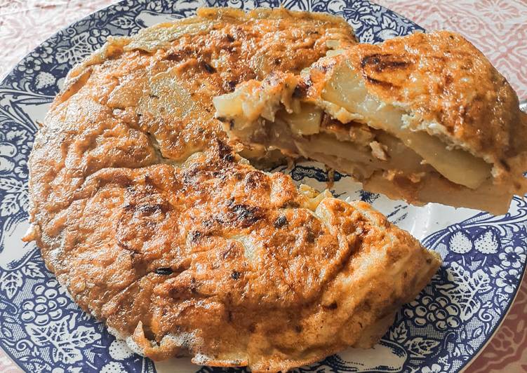 dari awal hingga akhir Memasak Omelet Spanyol (Tortilla de Patatas) Anti Gagal