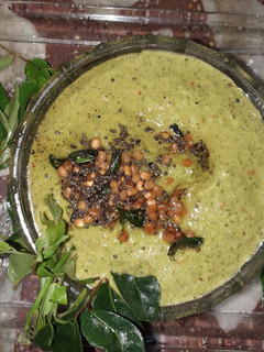 கருவேப்பிலை சட்னி (Karuveppilai Chutney recipe in tamil) செய்முறை முக்கிய புகைப்படம்