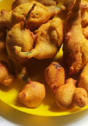 हरी मिर्च पकौड़ा(hari mirch pakoda recipe in hindi) रेसिपी मुख्य फोटो