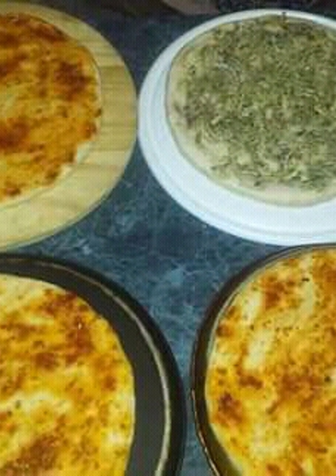 Una foto de Prepizzas caseras de tomate y cebolla