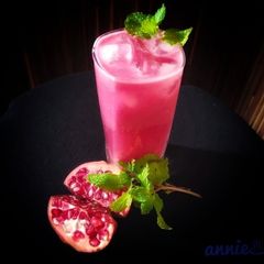 A picture of Pomegranate fresh juice.