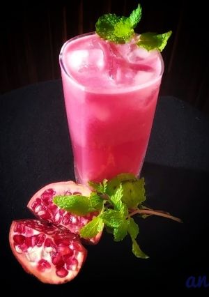 A picture of Pomegranate fresh juice.