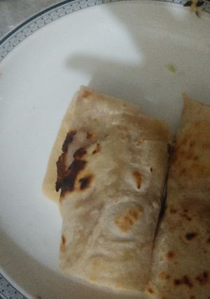 A picture of Chicken roll paratha.