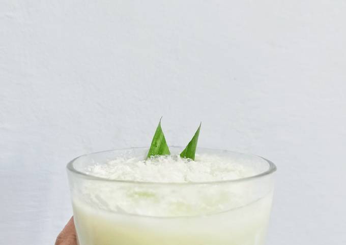 Bagaimana Menyiapkan Buko Pandan Tanpa Susu Evaporasi yang Enak