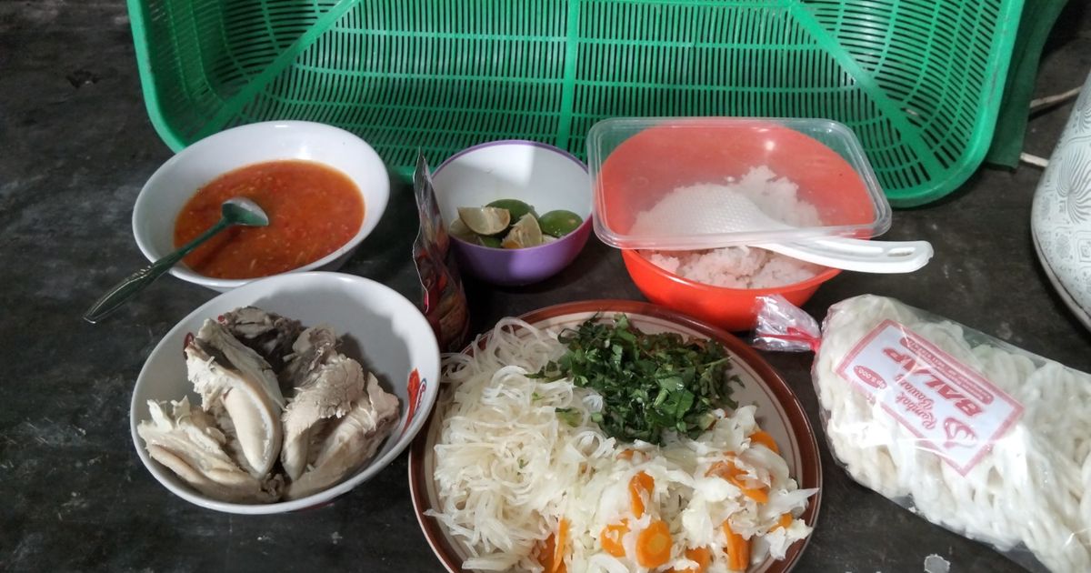 Ayam Suwir dengan Bihun dan Sayuran
