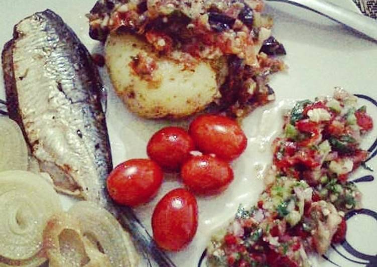 Prato Português: Sardinha com Batatas ao Murro Assados no Forno, com
Tapenade de Azeitonas Pretas - Tudogosreceitas