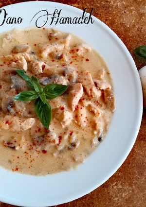 A picture of Chicken Stroganoff.