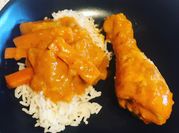 Une photo de pilon de poulet paprika