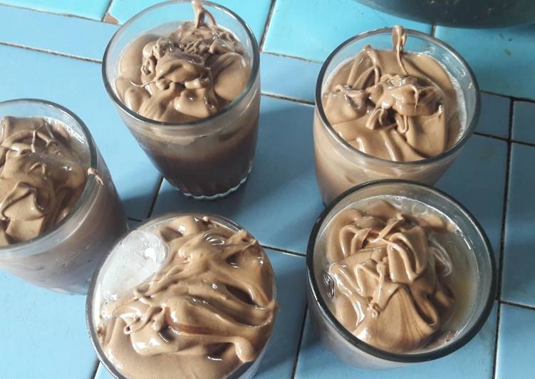 Langkah Mudah untuk Menyiapkan Dalgona white coffee x chocolatos Anti Gagal