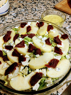Una foto de Ensalada de manzana y membrillo