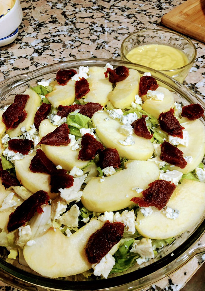 Una foto de Ensalada de manzana y membrillo