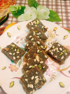 આદુ પાક (Ginger Pak Recipe in Gujarati) રેસીપી મુખ્ય ફોટો