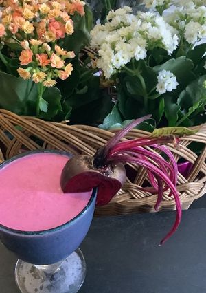 Une photo de Smoothie betteraves 🍎en 🐞habits 🌻d’été 🥑🍹
