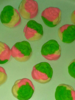 Foto resep Bolu kukus mawar warna warni