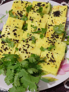 खट्टा ढोकला (Khatta Dhokla recipe in Hindi) रेसिपी मुख्य फोटो