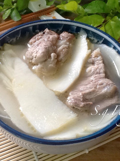 綠竹筍排骨湯 的食譜成品照片
