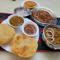 A picture of छोले-भटूरे, ईमली की चटनी.