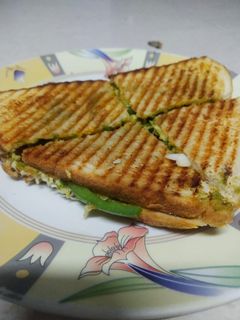વેજ ચીઝ ગ્રીલ સેન્ડવીચ રેસીપી મુખ્ય ફોટો