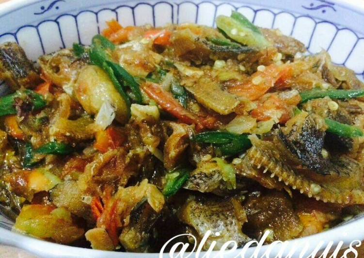 Tumis gabus kering