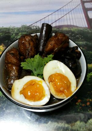 รูปของ สตูว์พะโล้ปีกไก่และเห็ดหอม