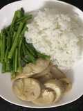 Daily meal: Cơm với măng tây xào tỏi và nấm đùi gà xào sả ớt