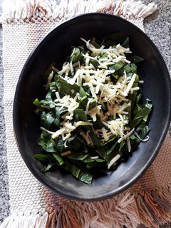 Una foto de Ensalada de espinaca