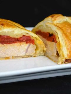 Una foto de Hojaldre relleno de lomo con pimientos asados IBSA