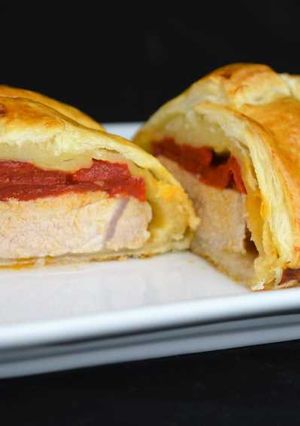 Una foto de Hojaldre relleno de lomo con pimientos asados IBSA