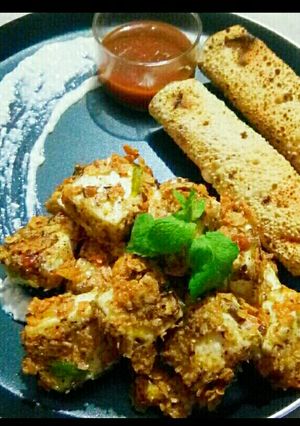 A picture of Papad paneer pakoda with aampapad chutney.