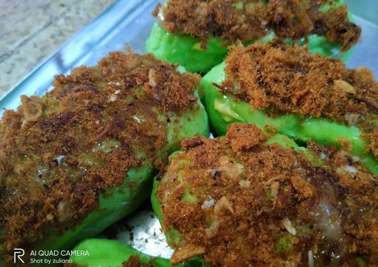Roti pandan topping abon