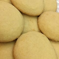 A picture of 4-ingredient sugar cookies.