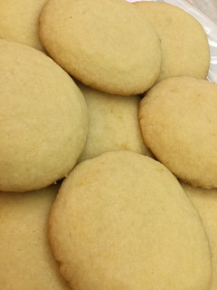 A picture of 4-ingredient sugar cookies.