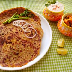 A picture of Aloo paratha.