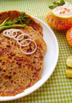 A picture of Aloo paratha.