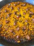 Paella de berenjena y salchichas (carne)