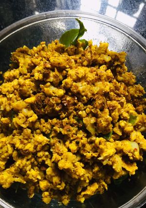 A picture of Cauliflower pode masala.