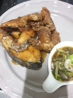 รูปของ ปลาอินทรีย์ราดน้ำปลา&ยำมะดัน