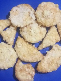 मीठी मठरी (Meethi mathri recipe in Hindi) रेसिपी मुख्य फोटो