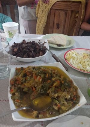 Una foto de Tacos de carne, cerdo y zapallitos verdes