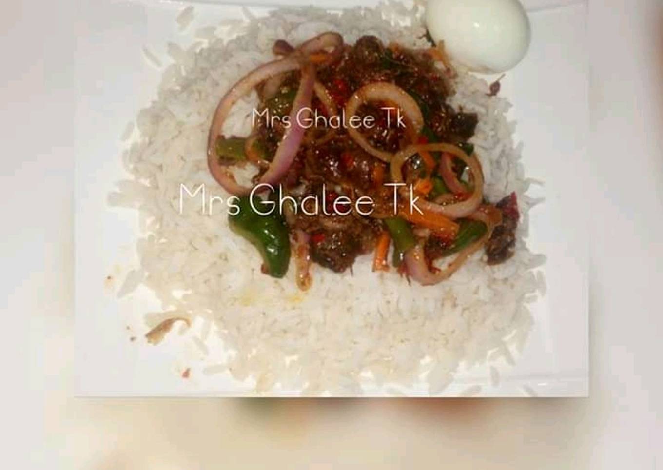 White rice with onion sauce and egg