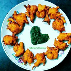 A picture of Besan pakore.