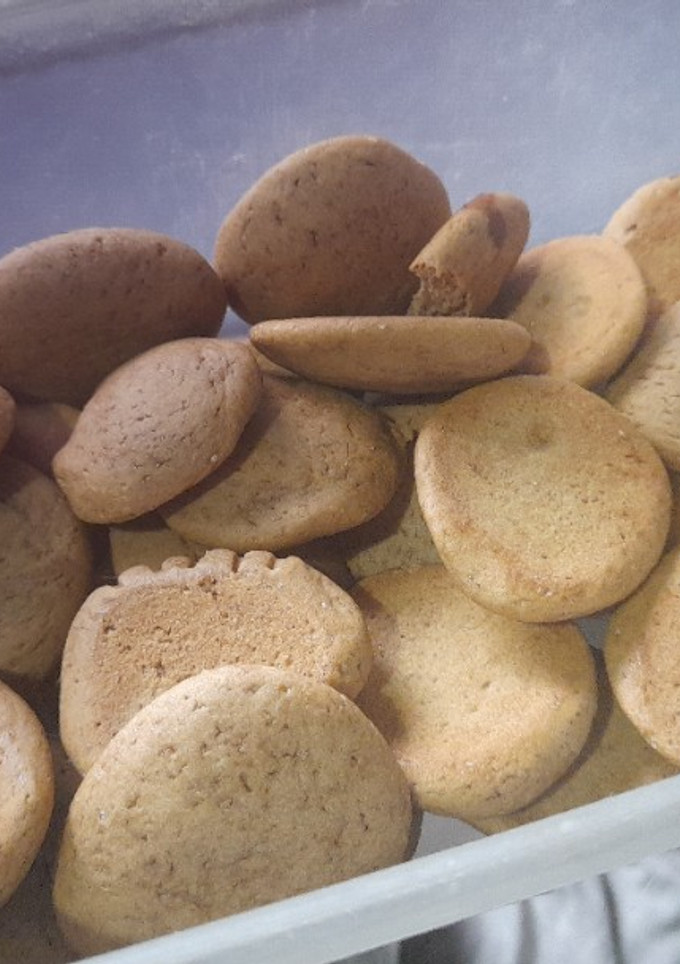 Una foto de Galletitas de azúcar negra (para merendar rico y rápido)