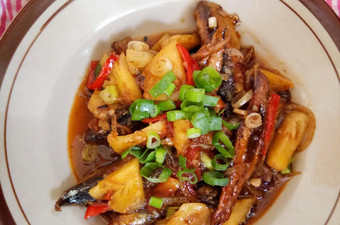 Bagaimana Menyiapkan Tongkol Asam manis pedas yang Menggugah Selera