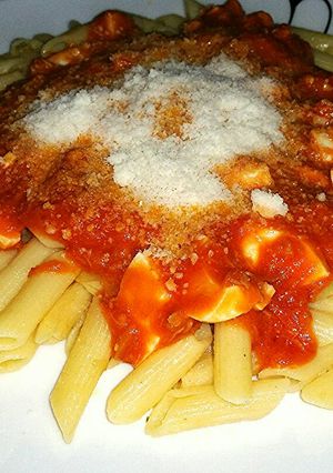 Foto principal de Macarrones con tomate, atún y huevos