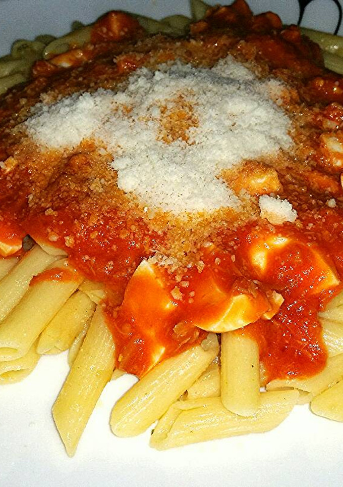 Una foto de Macarrones con tomate, atún y huevos