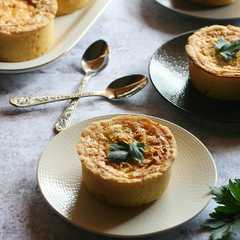 A picture of Quiche Ayam Jamur.