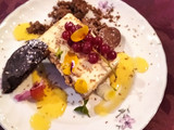 Tarta de tres chocolate con crema pastelera