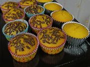 Una foto de muffins de fruta